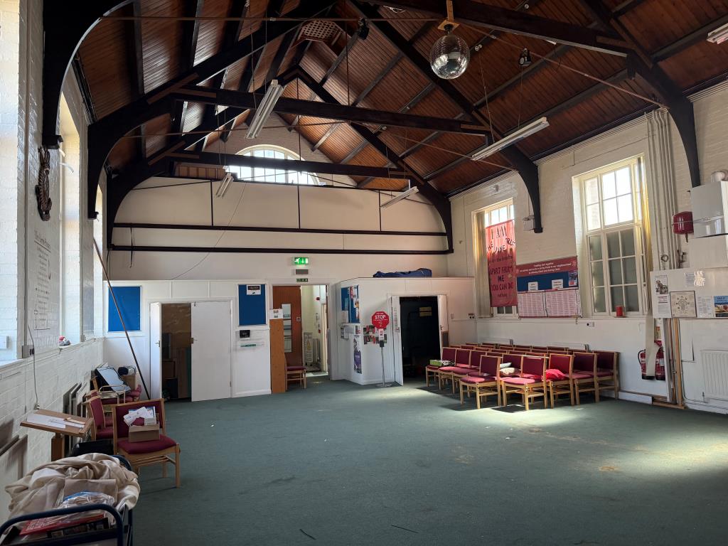 Lot: 100 - FORMER SALVATION ARMY CITADEL AND ADJOINING LAND WITH POTENTIAL - Internal view of hall with vaulted ceilings